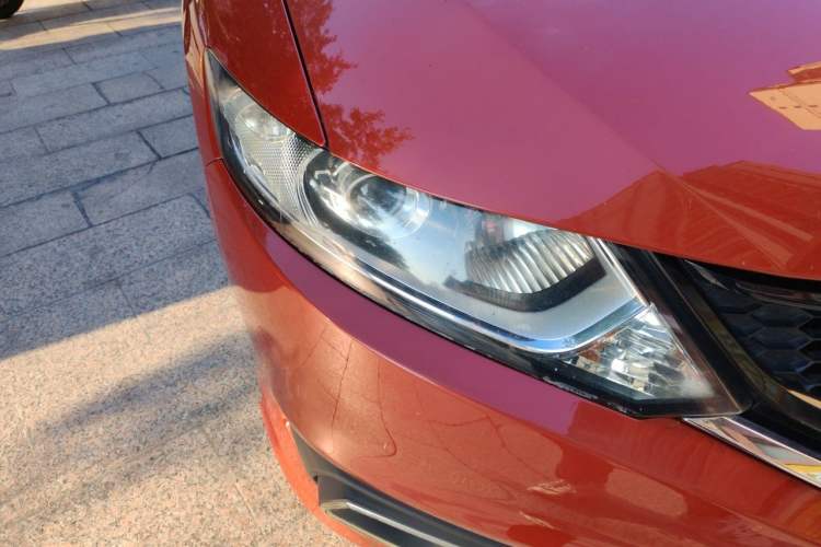 Used Honda Jade 2013 1.8L automatic Comfort version 5 seats Right Front Headlight