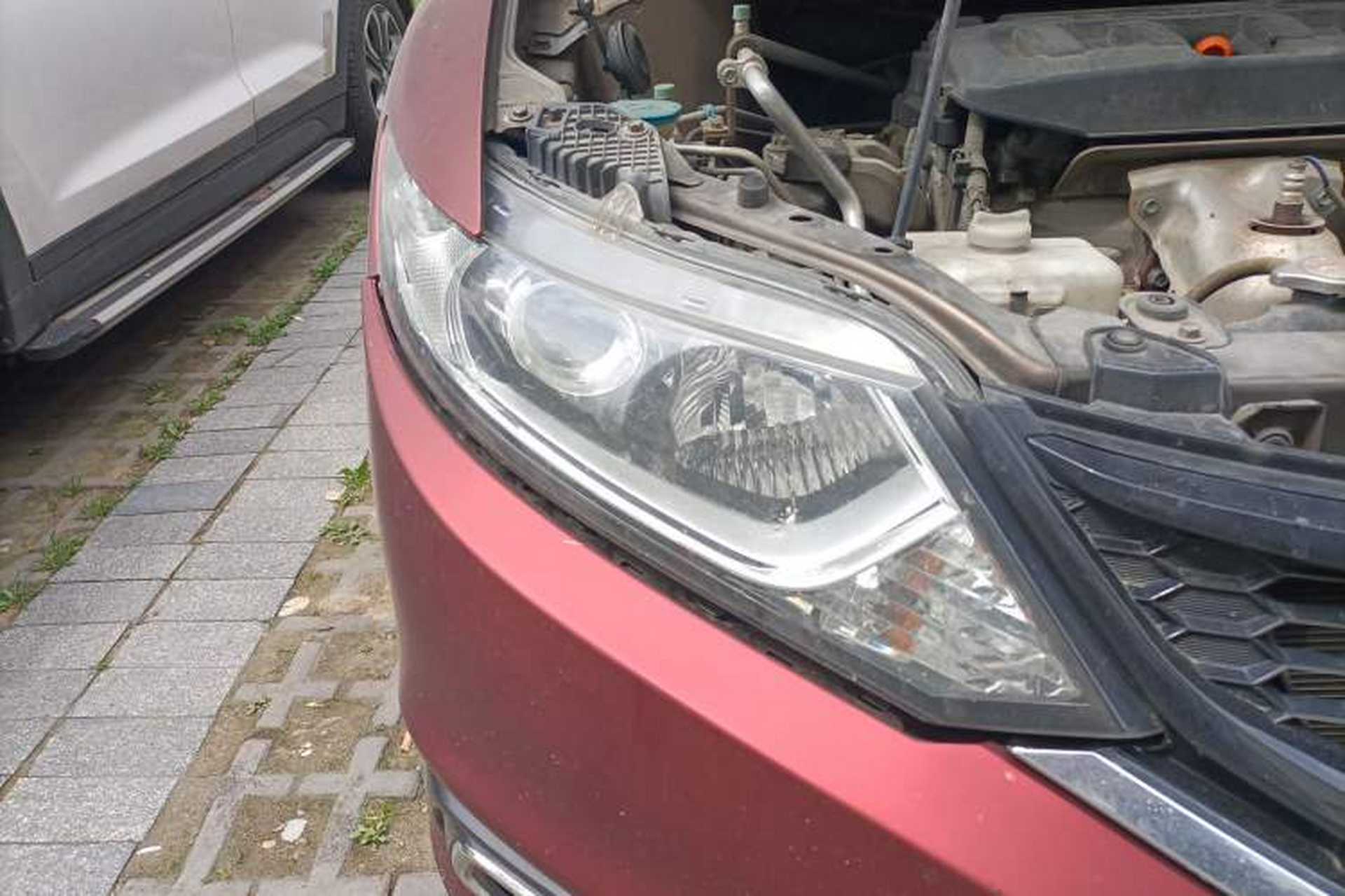 Used Honda Jade 2013 1.8L automatic Comfort version 6 seats Right Front Headlight