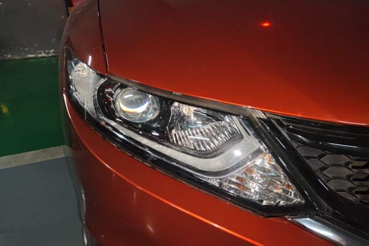 Used Honda Jade 2013 1.8L automatic Comfort version 5 seats Right Front Headlight