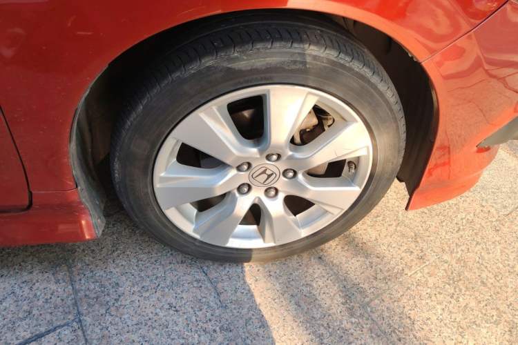 Used Honda Jade 2013 1.8L automatic Comfort version 5 seats Right Front Wheel Hub