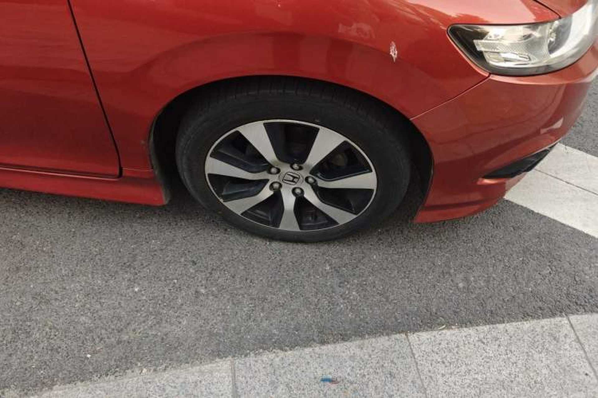 Used Honda Jade 2013 1.8L CVT Luxury Edition 6 seats Right Front Wheel Hub
