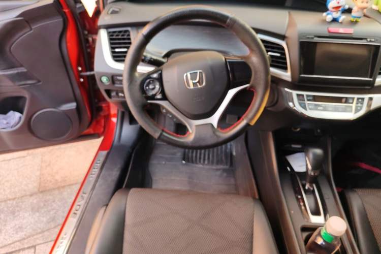 Used Honda Jade 2013 1.8L automatic Comfort version 5 seats Steering Wheel