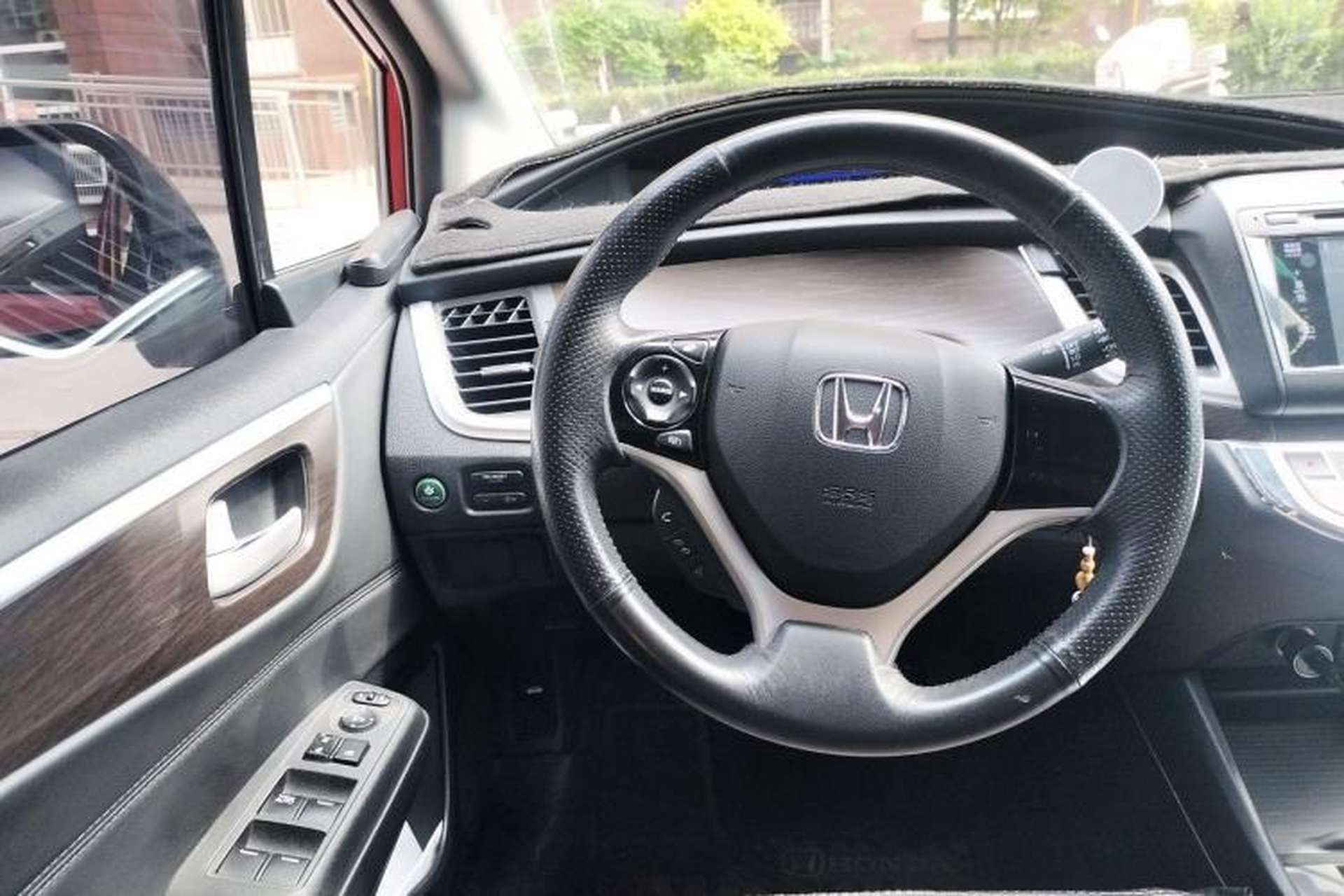 Used Honda Jade 2013 1.8L automatic Comfort version 5 seats Steering Wheel