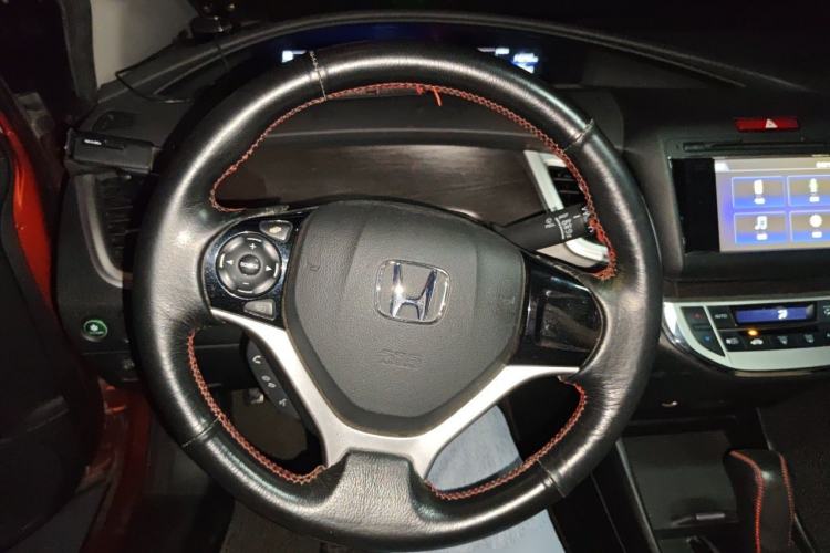 Used Honda Jade 2013 1.8L automatic Comfort version 5 seats Steering Wheel