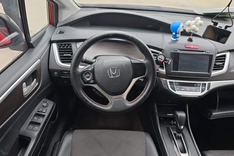 Used Honda Jade 2013 1.8L automatic Comfort version 5 seats Steering Wheel