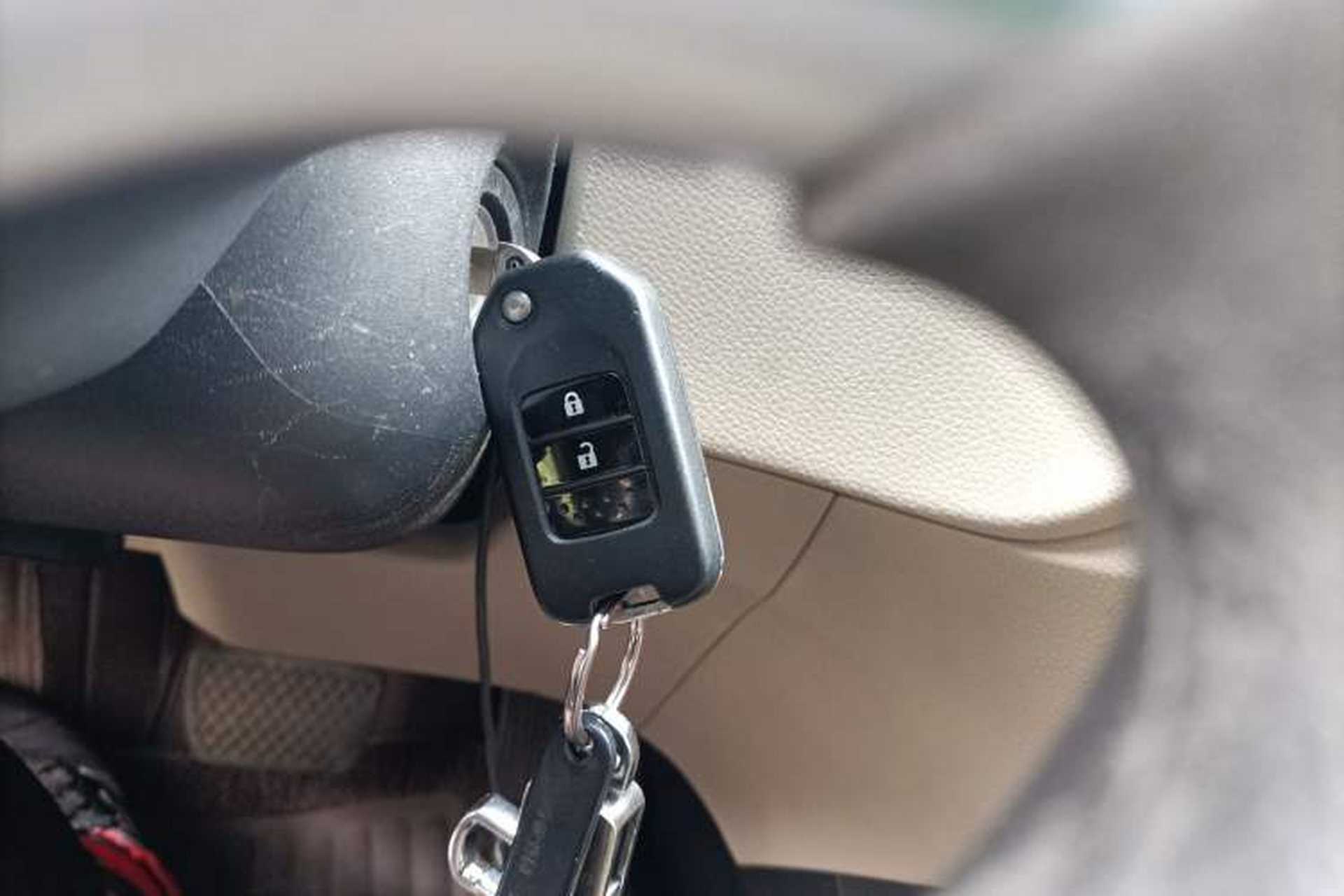 Used Honda Jade 2013 1.8L automatic Comfort version 6 seats Vehicle Key