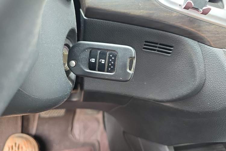 Used Honda Jade 2013 1.8L automatic Comfort version 5 seats Vehicle Key