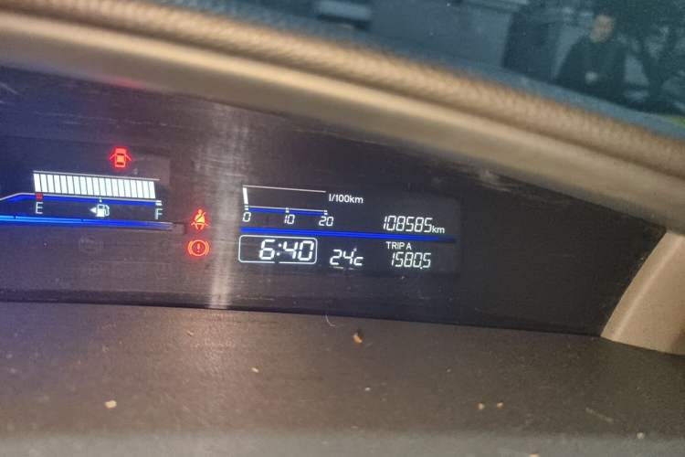 Used Honda Jade 2013 1.8L automatic Comfort version 5 seats Odometer Close Up