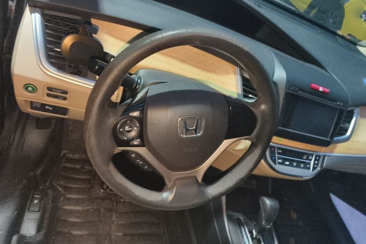 Used Honda Jade 2013 1.8L automatic Comfort version 5 seats Steering Wheel