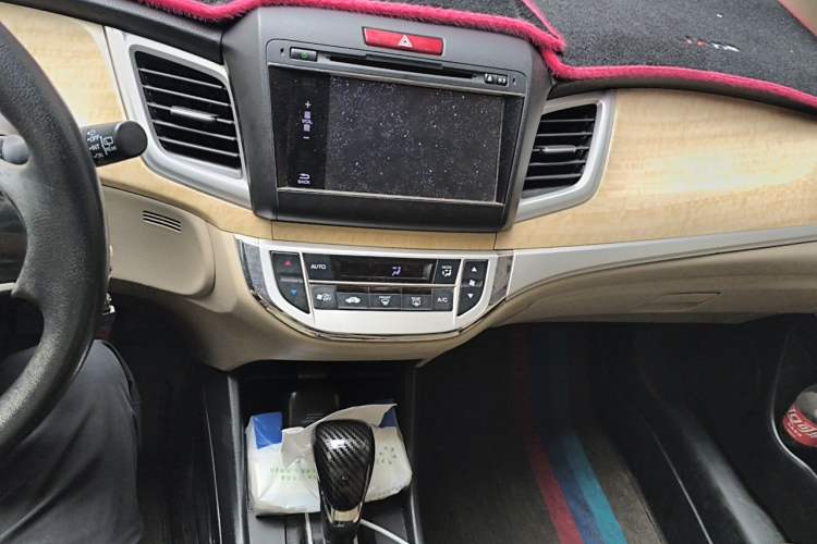 Used Honda Jade 2013 1.8L automatic Comfort version 5 seats Audio And AC Panel