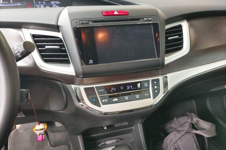 Used Honda Jade 2013 1.8L automatic Comfort version 5 seats Audio And AC Panel