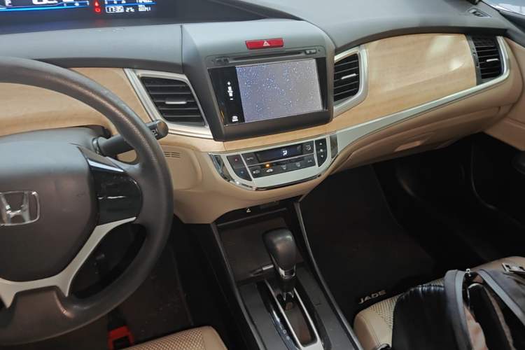 Used Honda Jade 2013 1.8L automatic Comfort version 5 seats Audio And AC Panel