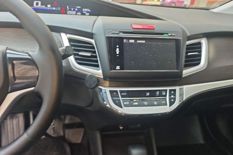 Used Honda Jade 2013 1.8L automatic Comfort version 5 seats Audio And AC Panel