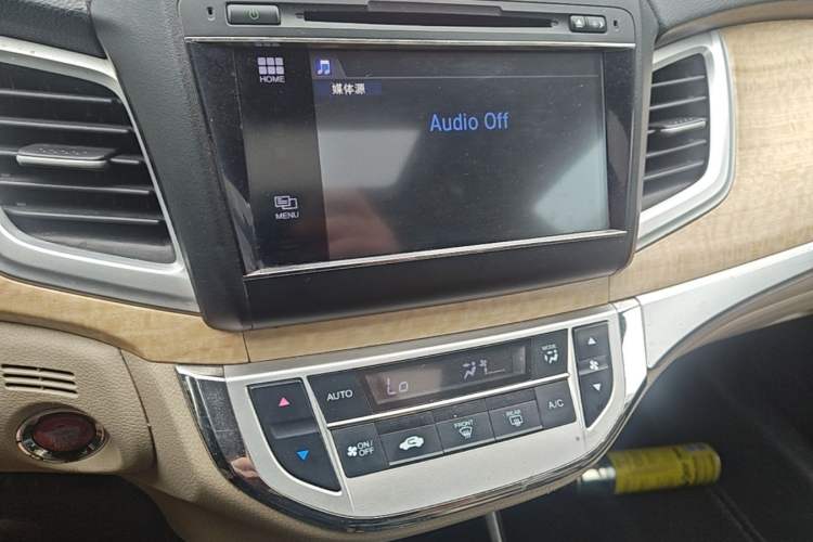Used Honda Jade 2013 1.8L CVT Luxury Edition 6 seats Audio And AC Panel