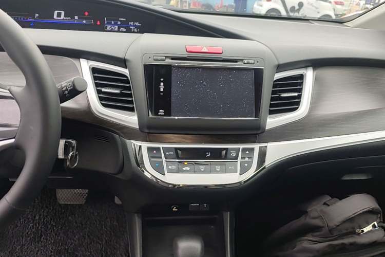 Used Honda Jade 2013 1.8L automatic Comfort version 5 seats Audio And AC Panel