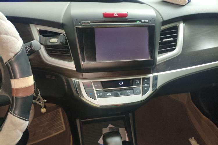Used Honda Jade 2013 1.8L automatic Comfort version 5 seats Audio And AC Panel