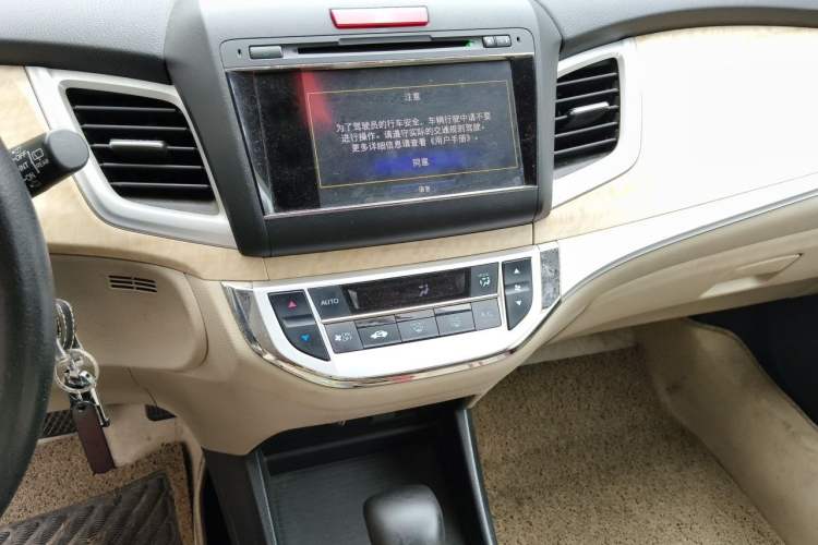 Used Honda Jade 2013 1.8L automatic Comfort version 5 seats Audio And AC Panel