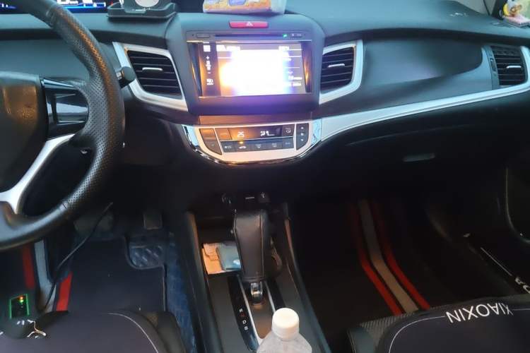 Used Honda Jade 2013 1.8L automatic Comfort version 5 seats Audio And AC Panel