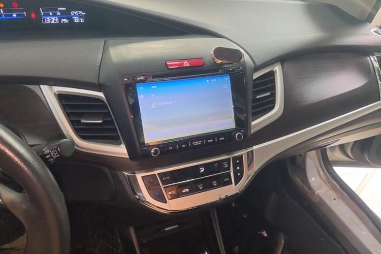 Used Honda Jade 2013 1.8L automatic Comfort version 5 seats Audio And AC Panel