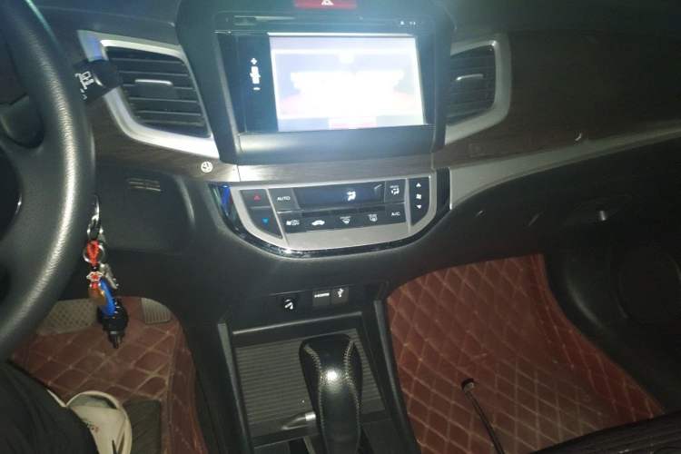 Used Honda Jade 2013 1.8L automatic Comfort version 5 seats Audio And AC Panel