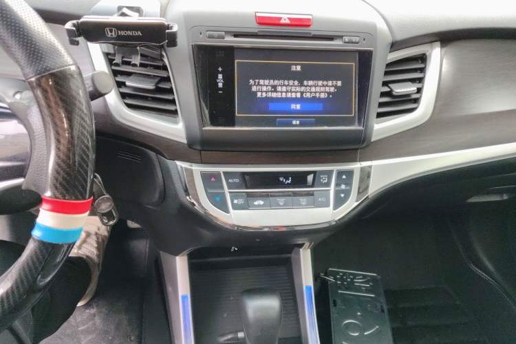 Used Honda Jade 2013 1.8L automatic Comfort version 5 seats Audio And AC Panel