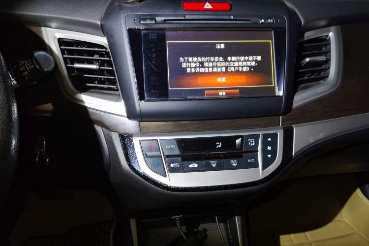 Used Honda Jade 2013 1.8L automatic Comfort version 5 seats Audio And AC Panel