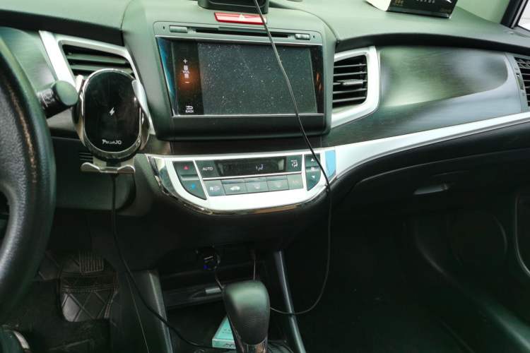 Used Honda Jade 2013 1.8L automatic Comfort version 5 seats Audio And AC Panel