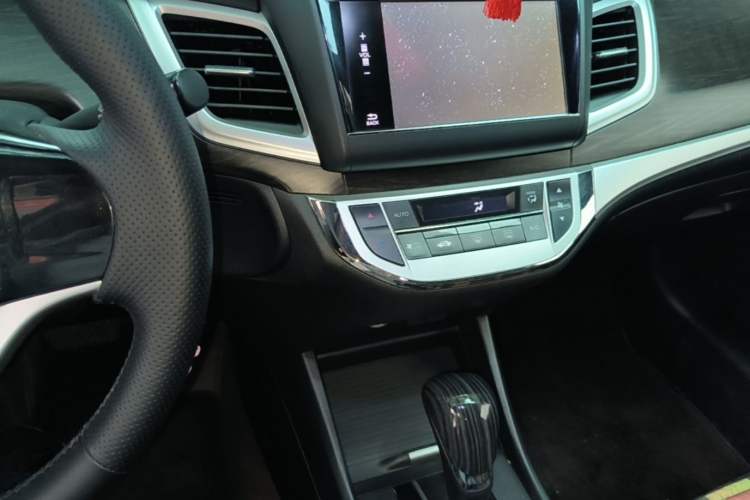 Used Honda Jade 2013 1.8L automatic Comfort version 5 seats Audio And AC Panel