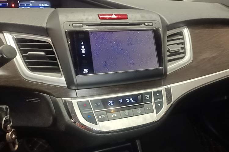 Used Honda Jade 2013 1.8L automatic Comfort version 5 seats Audio And AC Panel