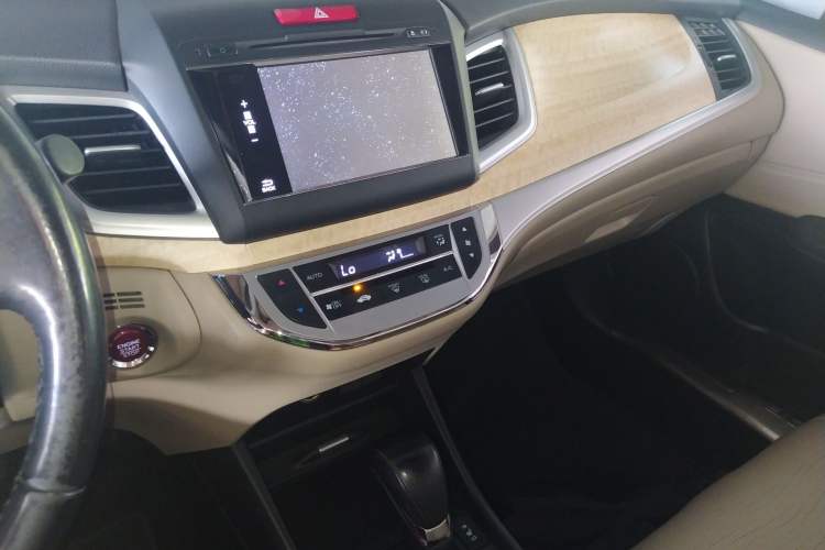 Used Honda Jade 2013 1.8L CVT Luxury Edition 6 seats Audio And AC Panel