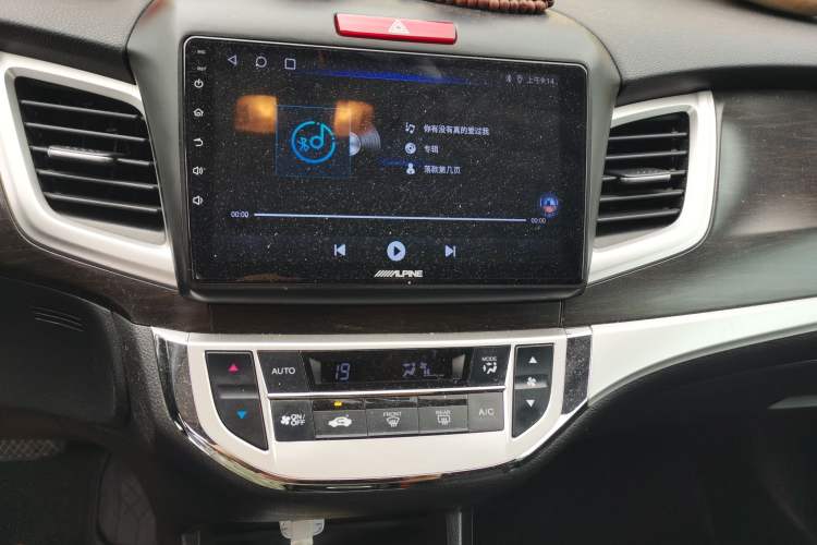 Used Honda Jade 2013 1.8L automatic Comfort version 5 seats Audio And AC Panel