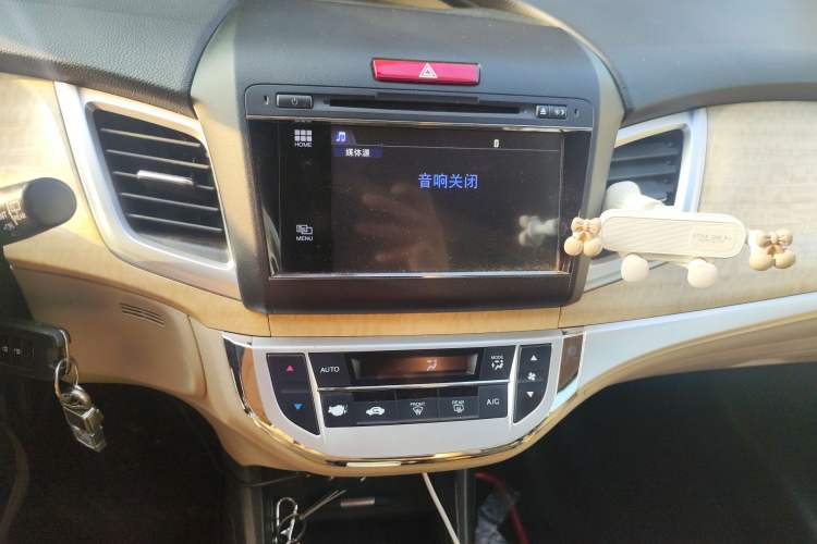 Used Honda Jade 2013 1.8L automatic Comfort version 5 seats Audio And AC Panel
