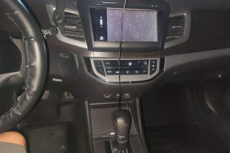 Used Honda Jade 2013 1.8L automatic Comfort version 5 seats Audio And AC Panel