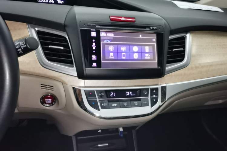 Used Honda Jade 2013 1.8L CVT Luxury Edition 5 seats Audio And AC Panel