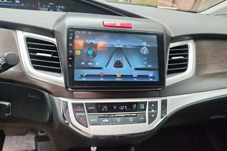 Used Honda Jade 2013 1.8L automatic Comfort version 5 seats Audio And AC Panel
