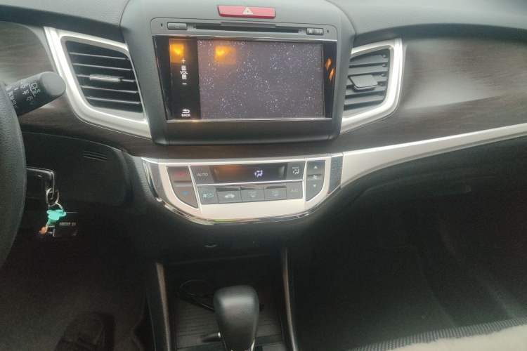 Used Honda Jade 2013 1.8L automatic Comfort version 5 seats Audio And AC Panel