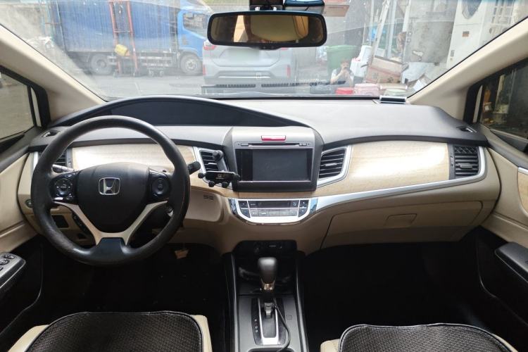 Used Honda Jade 2013 1.8L automatic Comfort version 5 seats Center Console