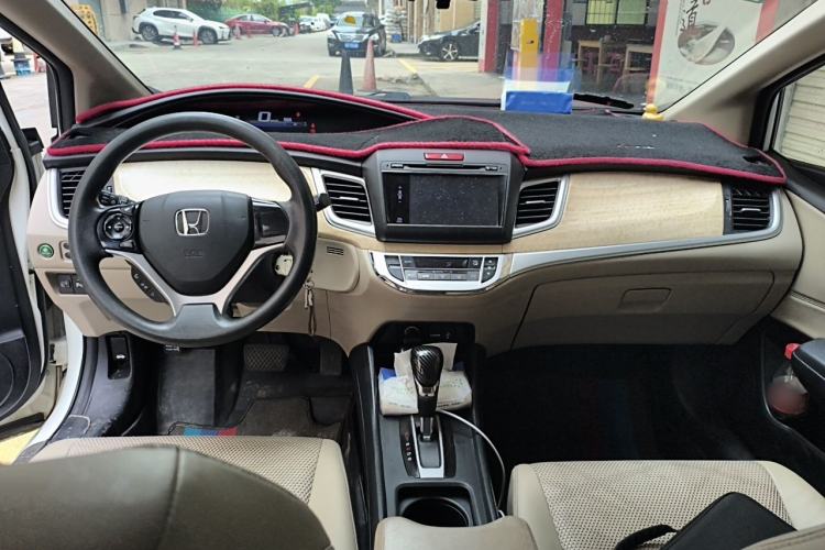 Used Honda Jade 2013 1.8L automatic Comfort version 5 seats Center Console