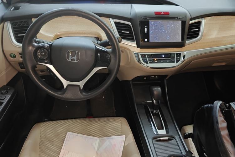 Used Honda Jade 2013 1.8L automatic Comfort version 5 seats Center Console