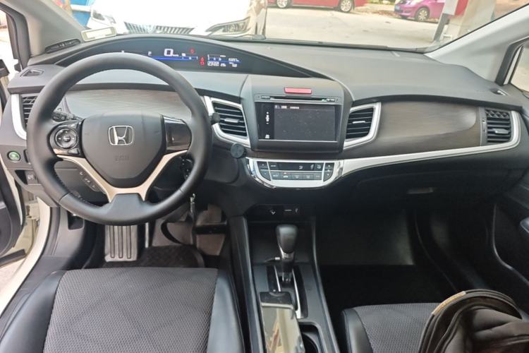 Used Honda Jade 2013 1.8L automatic Comfort version 5 seats Center Console