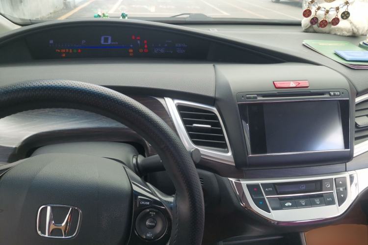Used Honda Jade 2013 1.8L CVT Luxury Edition 5 seats Center Console