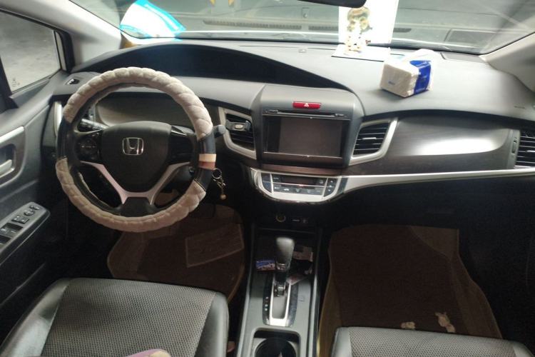 Used Honda Jade 2013 1.8L automatic Comfort version 5 seats Center Console
