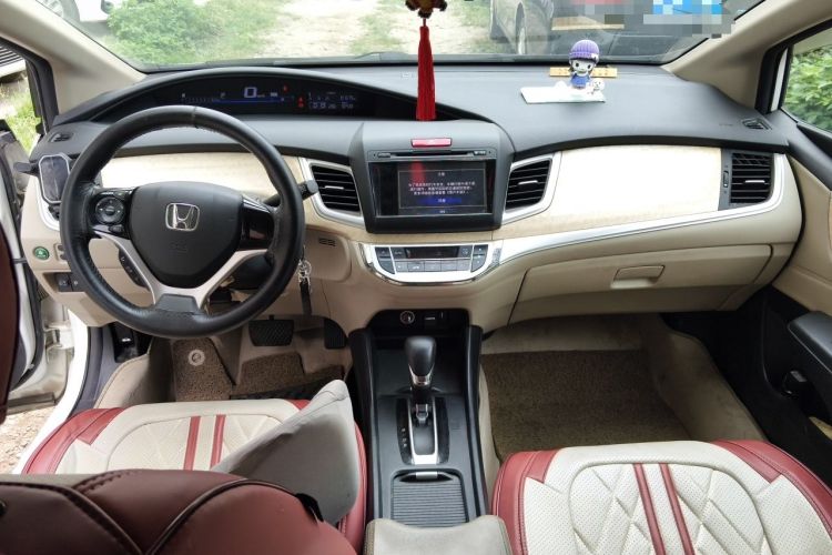 Used Honda Jade 2013 1.8L automatic Comfort version 5 seats Center Console