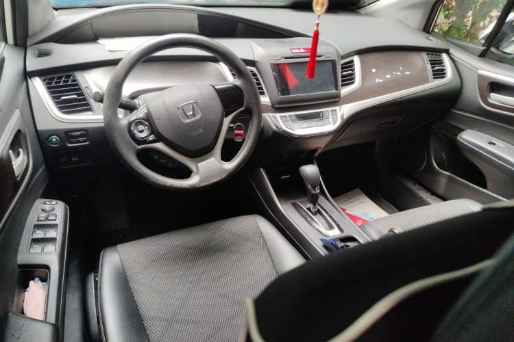 Used Honda Jade 2013 1.8L automatic Comfort version 5 seats Center Console