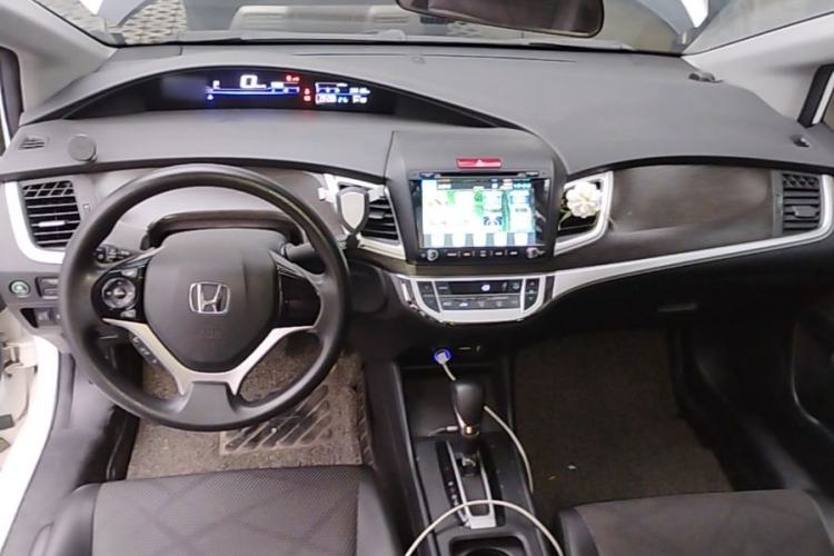 Used Honda Jade 2013 1.8L automatic Comfort version 5 seats Center Console
