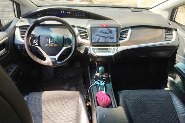Used Honda Jade 2013 1.8L automatic Comfort version 5 seats Center Console