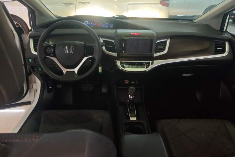 Used Honda Jade 2013 1.8L automatic Comfort version 5 seats Center Console