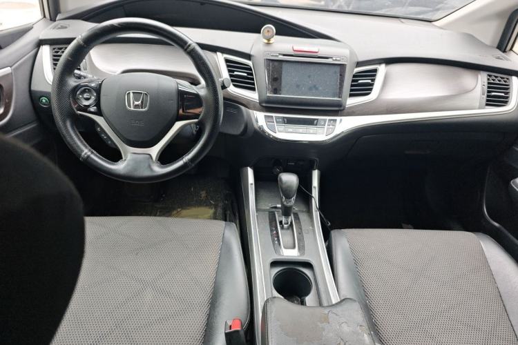 Used Honda Jade 2013 1.8L automatic Comfort version 5 seats Center Console