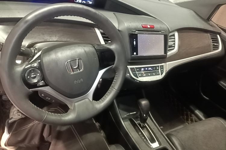 Used Honda Jade 2013 1.8L automatic Comfort version 5 seats Center Console