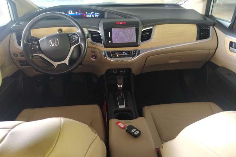 Used Honda Jade 2013 1.8L CVT Luxury Edition 6 seats Center Console